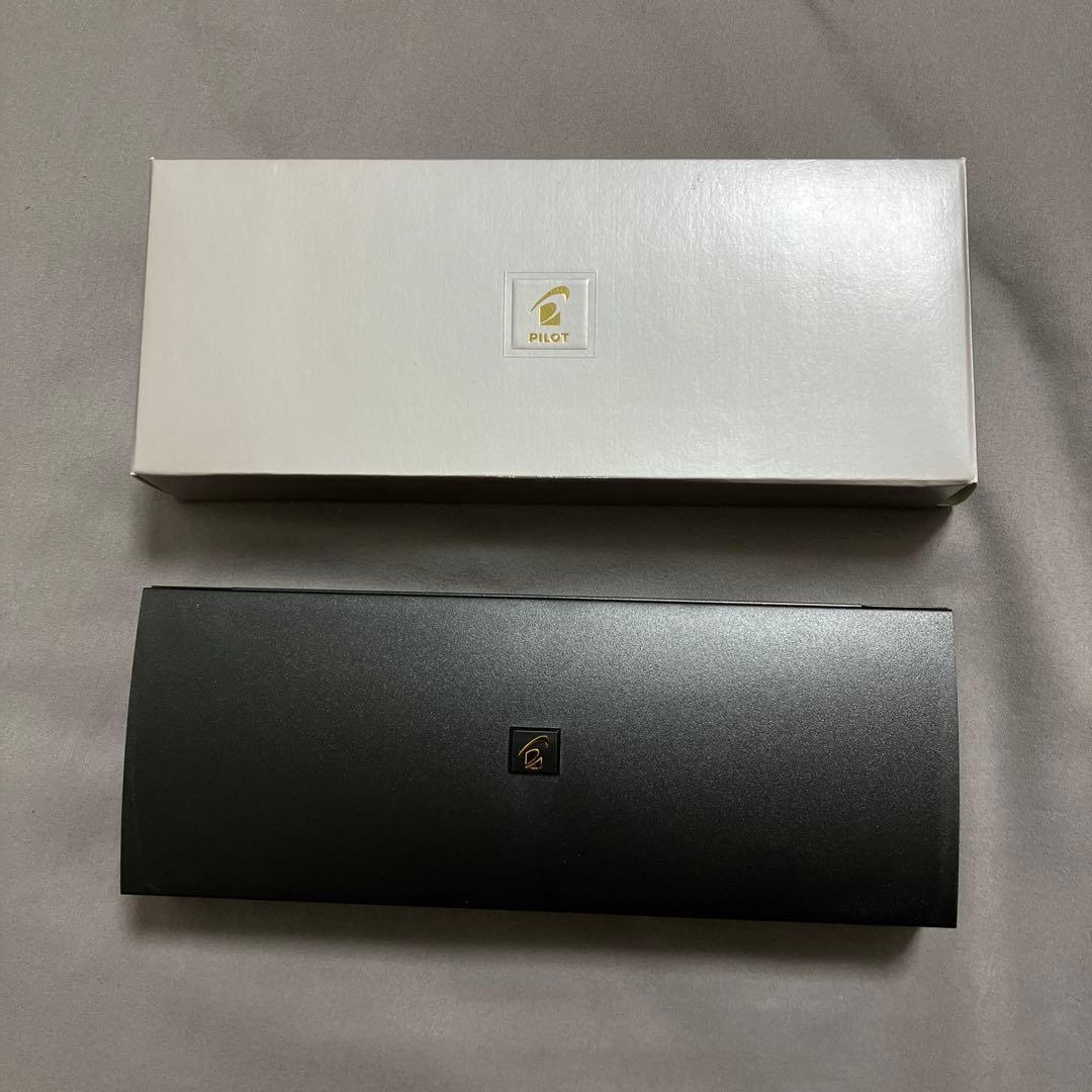 パイロット キャップレスフェルモ 18K ブラック細字（F）