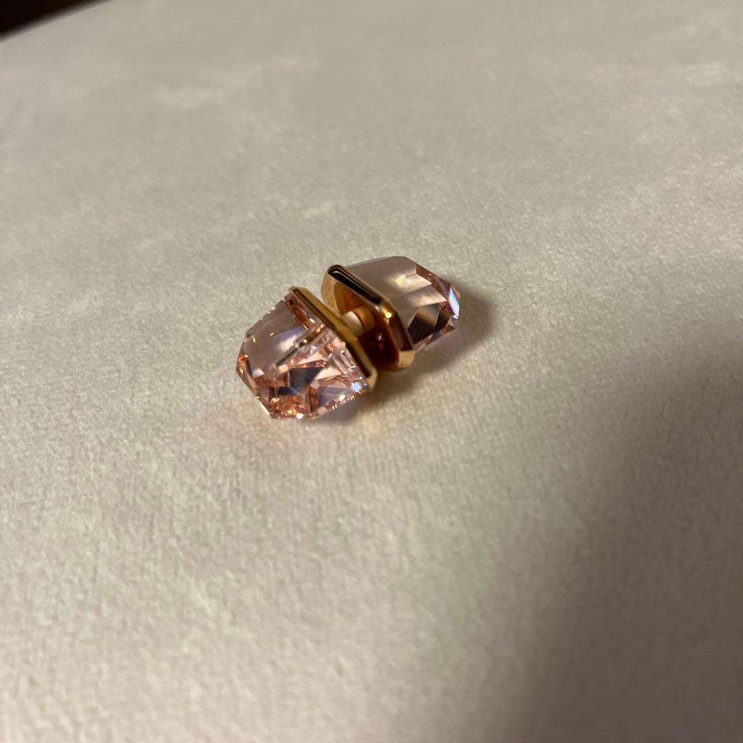 みーサマ専用　Swarovski Lucent スタッドピアス　ピンク