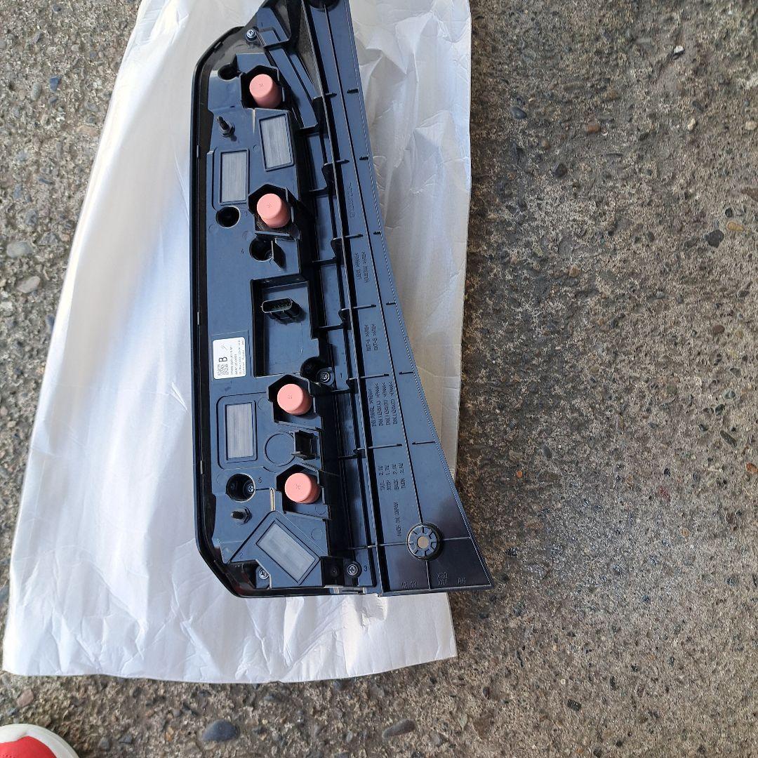 N-BOXカスタム右テールランプ