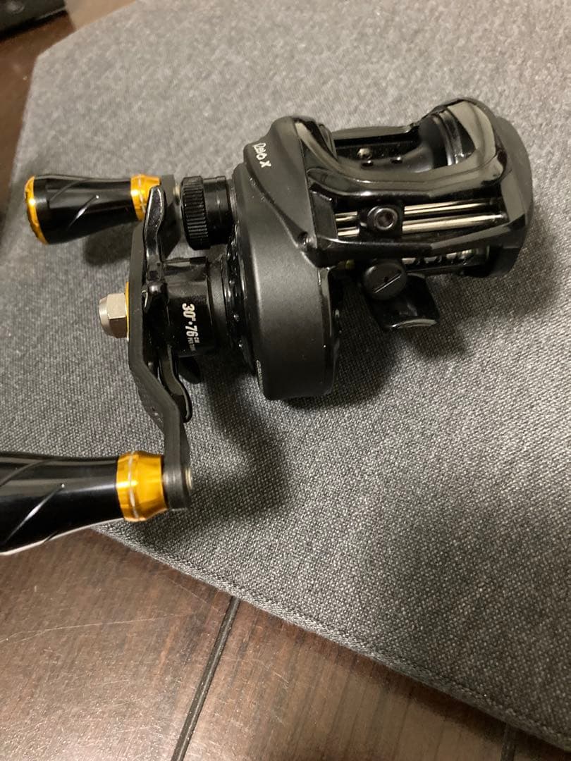 REVO X ベイトリール　社外ゴメスハンドル