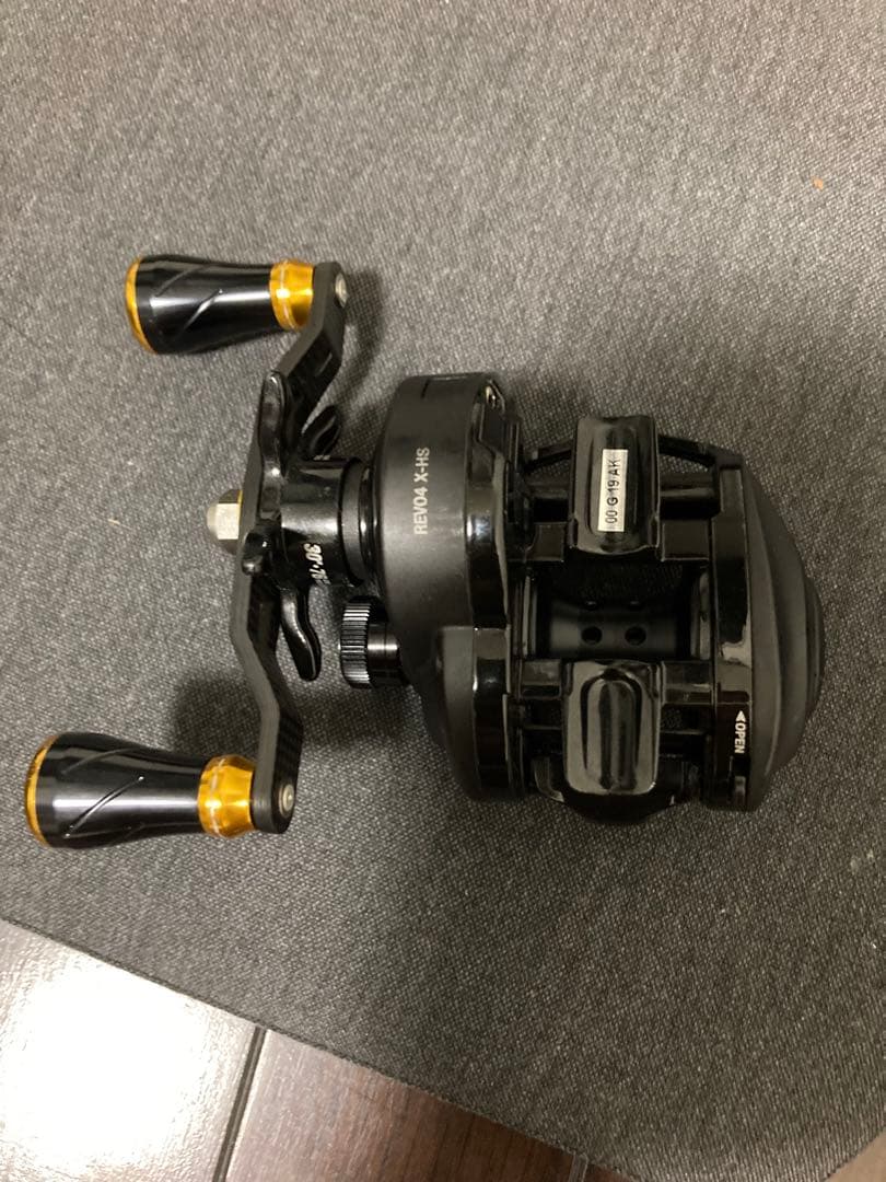 REVO X ベイトリール　社外ゴメスハンドル