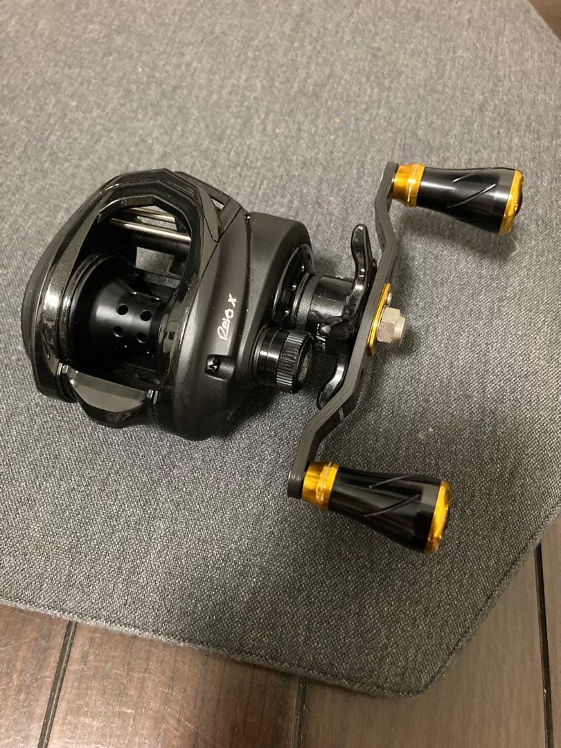 REVO X ベイトリール　社外ゴメスハンドル