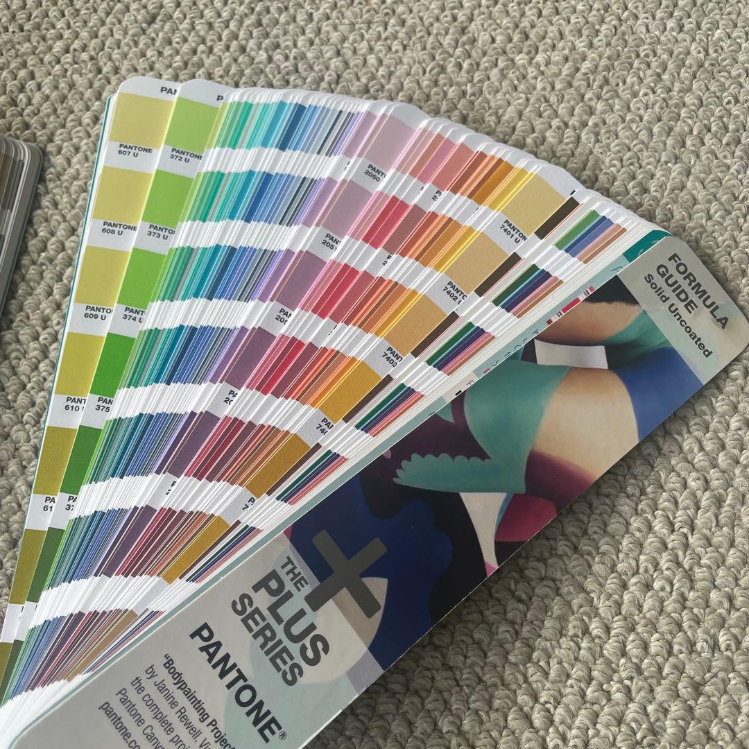 PANTONE パントーン フォーミュラガイド　プラスシリーズ　2冊セット