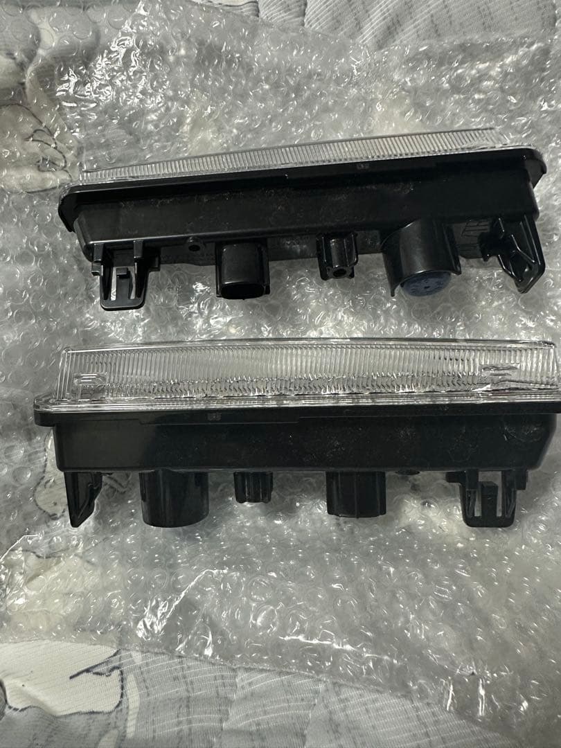 トヨタ　ライズ　純正イルミネーションランプ左右