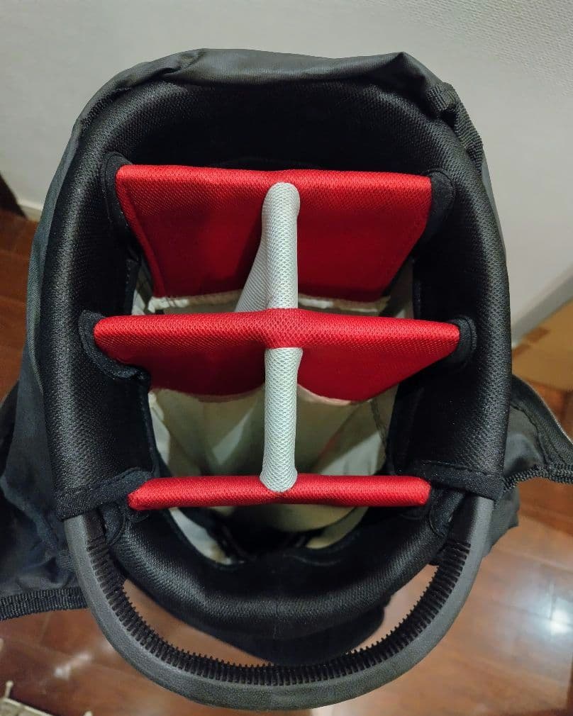 TaylorMade テーラーメイド　キャディバッグ 軽量　スタンド式