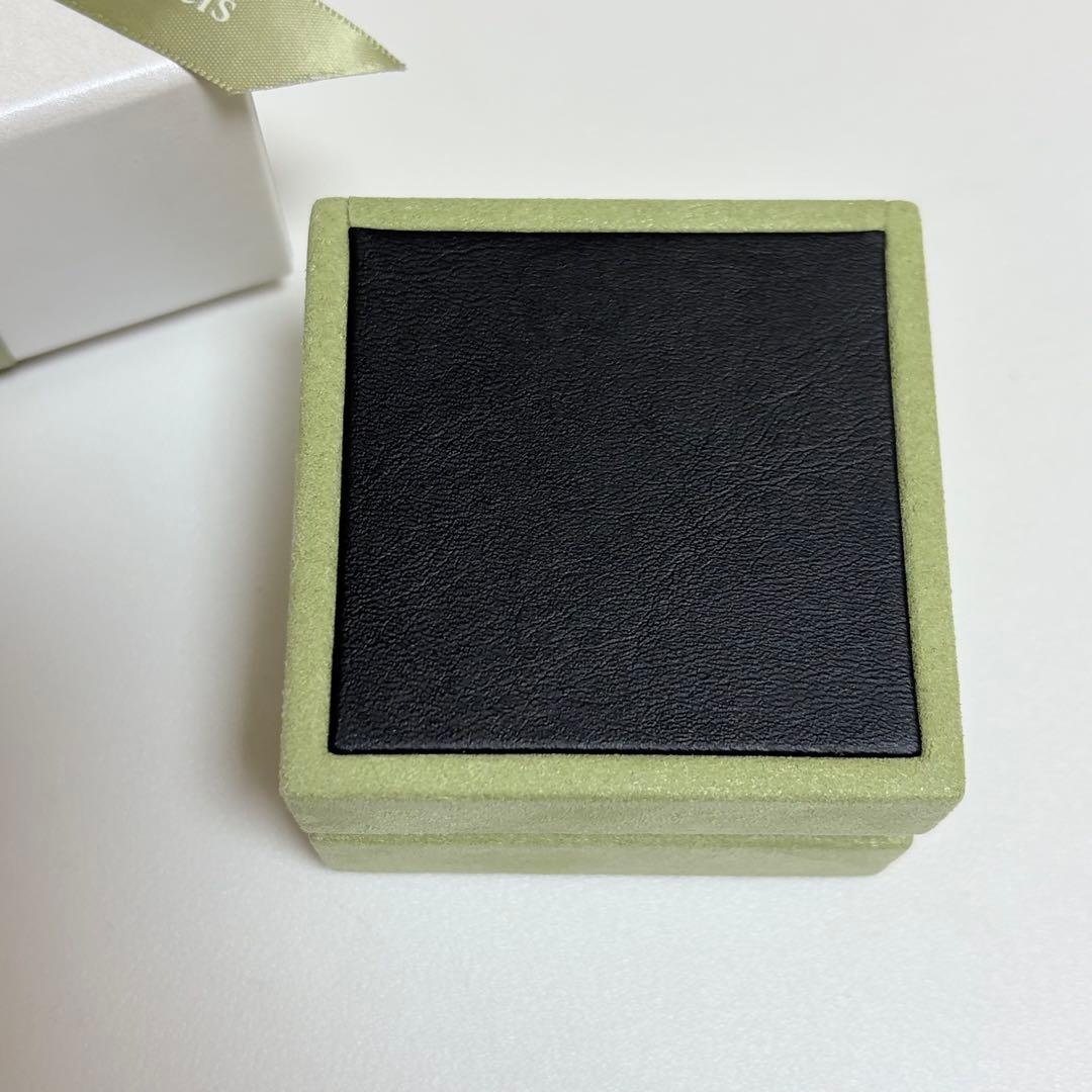 美品　ヴァンクリーフ&アーペル　ピアスケース　空箱　アクセサリー入れ　リボン付き