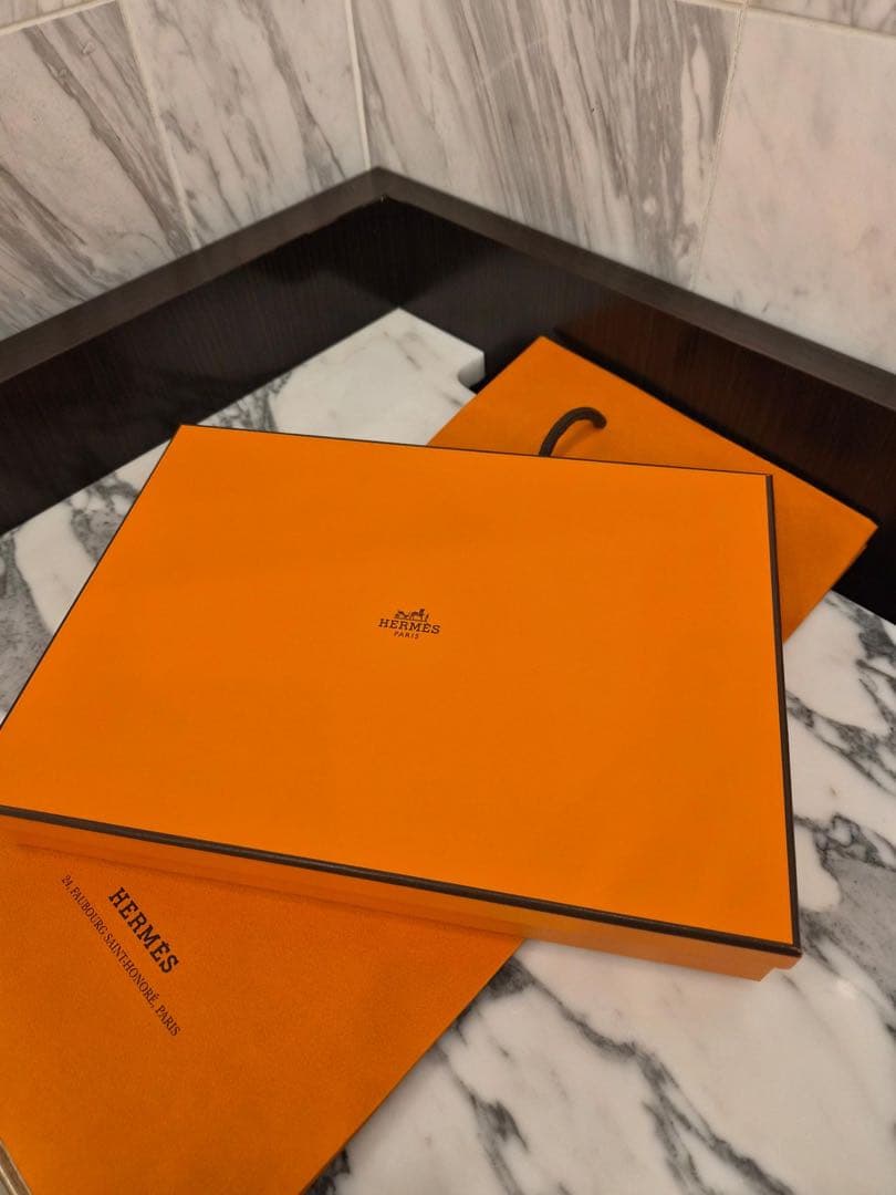 HERMES カレ・タオル ヴィス・ヴェルサ カラー マリン／タン 新品未使用