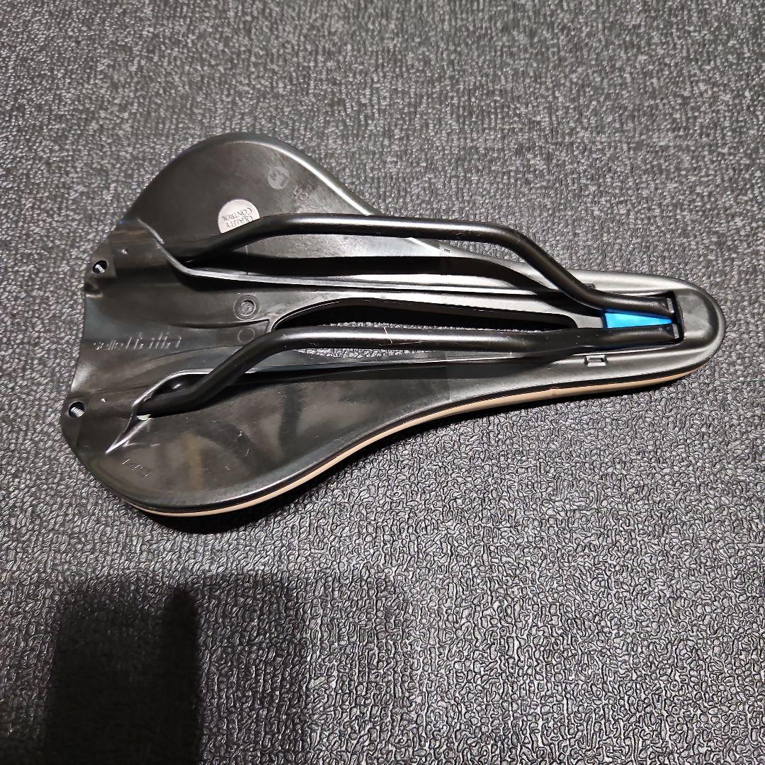 selle italia rovus　evo サドル ベージュ