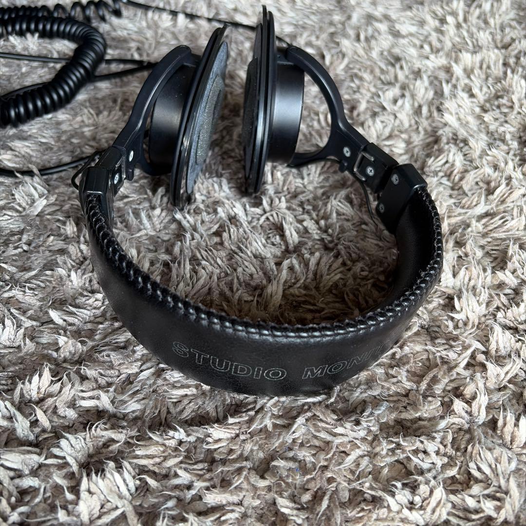 ヘッドホン SONY MDR-V6