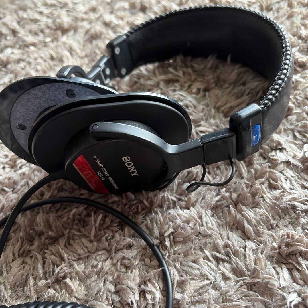ヘッドホン SONY MDR-V6