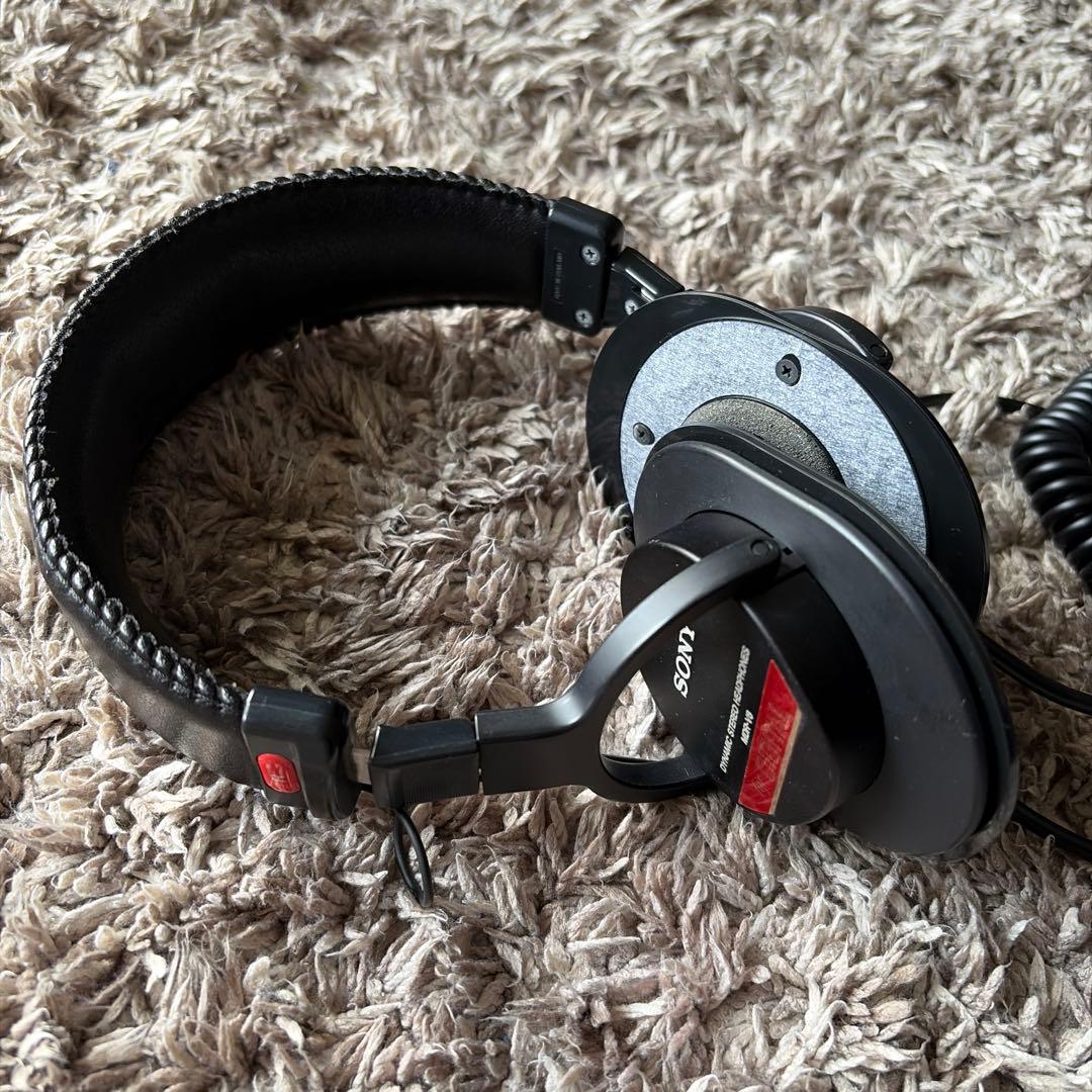 ヘッドホン SONY MDR-V6