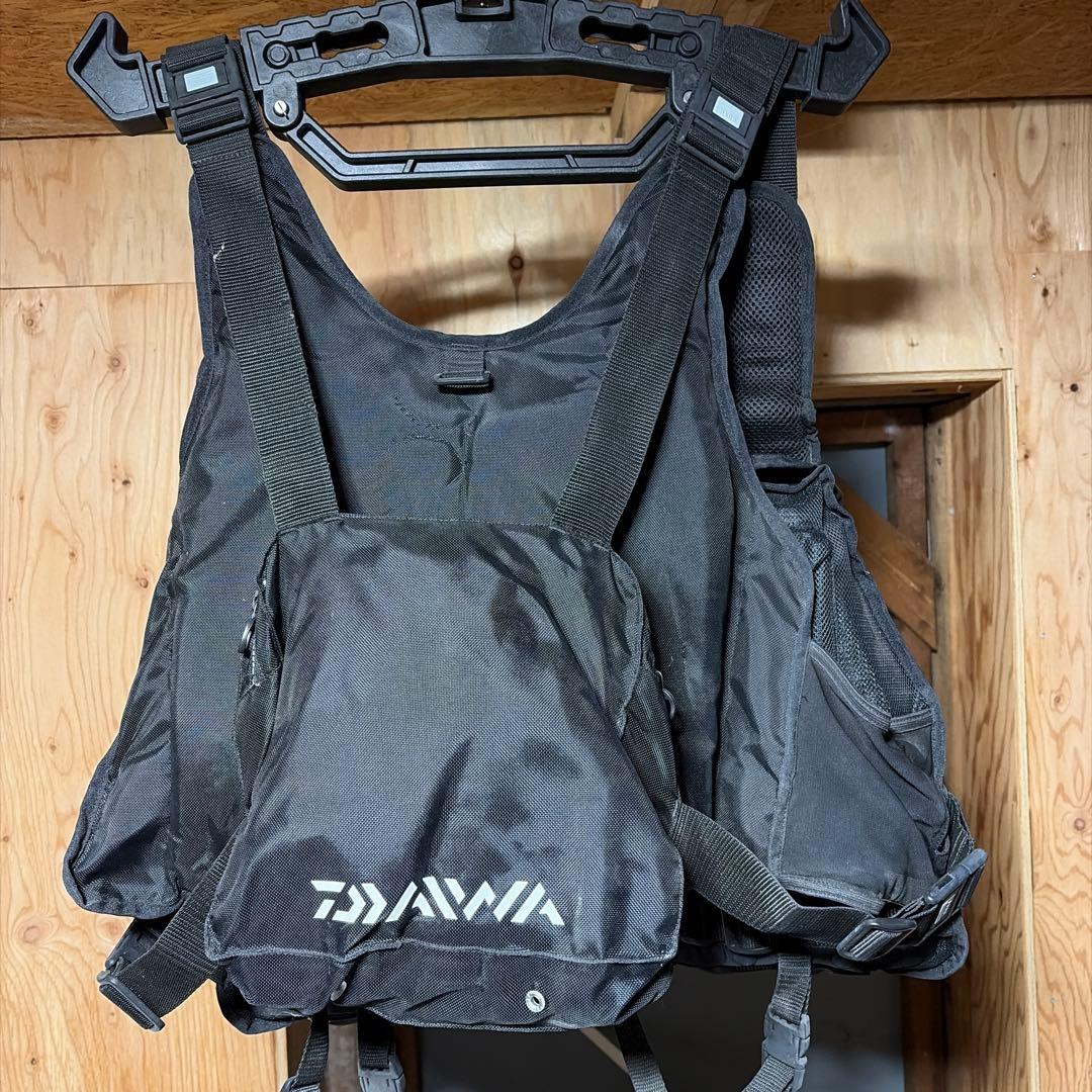 Daiwa フローティングジャケット ブラック　ゲームベスト