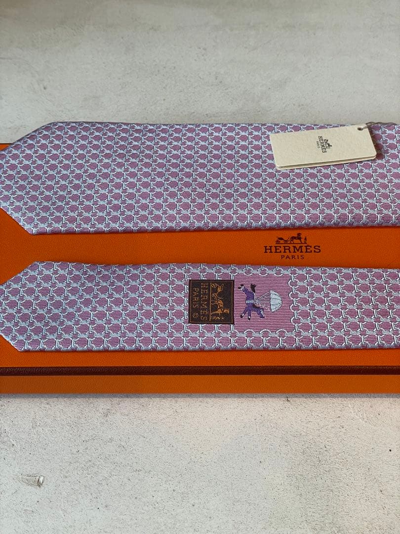 【新品未使用】HERMES 幾何学模様 シルクネクタイ　現行モデル