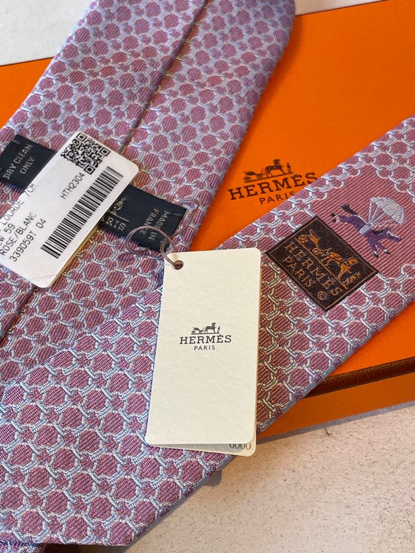 【新品未使用】HERMES 幾何学模様 シルクネクタイ　現行モデル