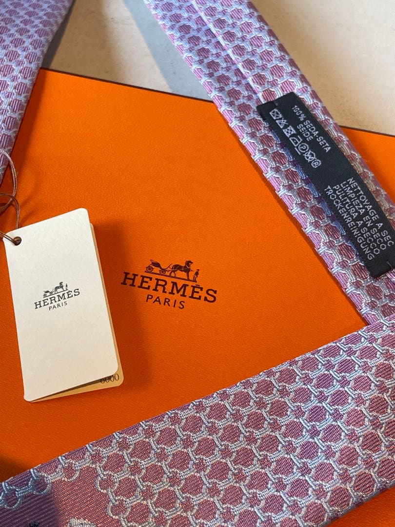 【新品未使用】HERMES 幾何学模様 シルクネクタイ　現行モデル