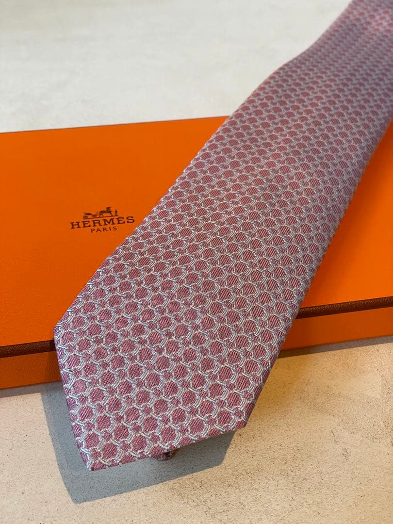 【新品未使用】HERMES 幾何学模様 シルクネクタイ　現行モデル