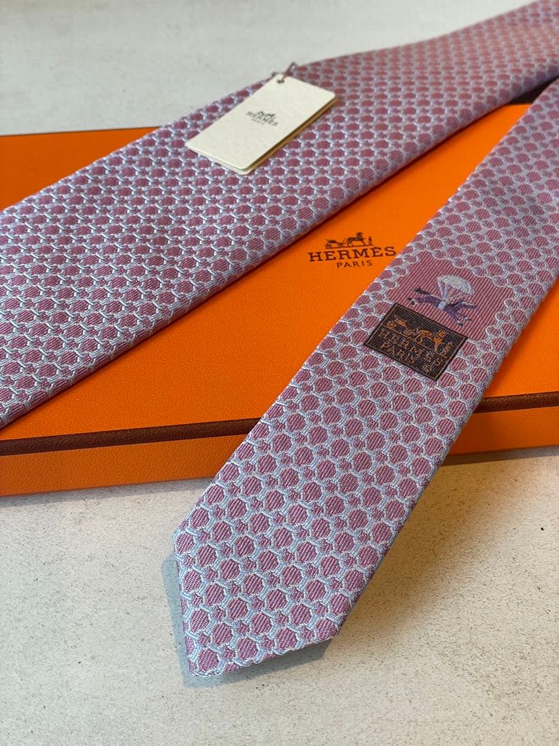 【新品未使用】HERMES 幾何学模様 シルクネクタイ　現行モデル