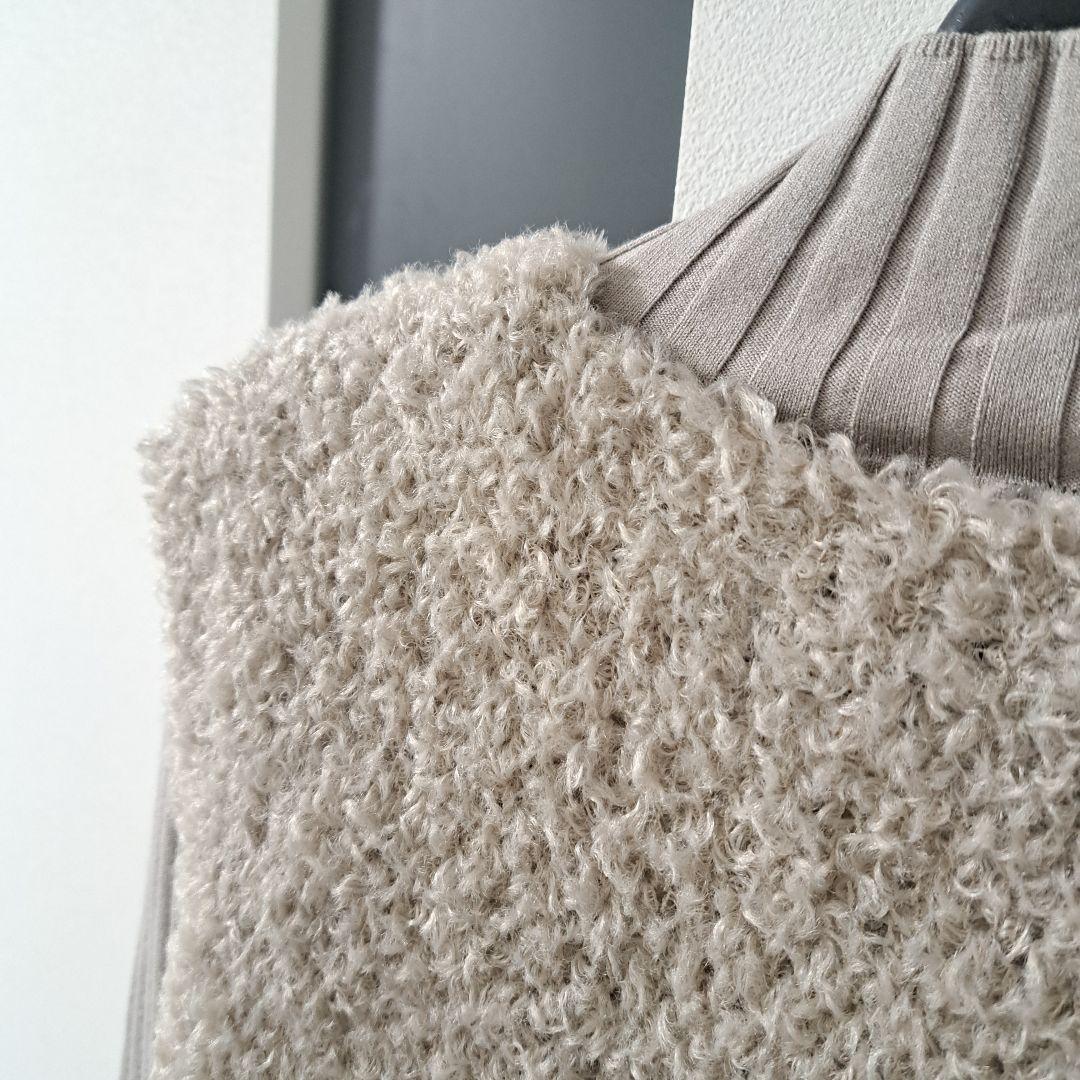 【mizuiro ind】 へアリーVネックベスト　未使用品　色グレージュ