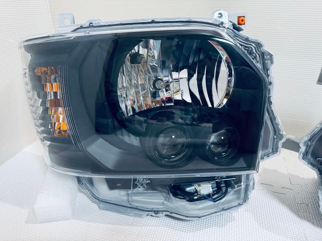 ★新車取外し★ ハイエース 純正 LEDヘッドライト インナーブラック