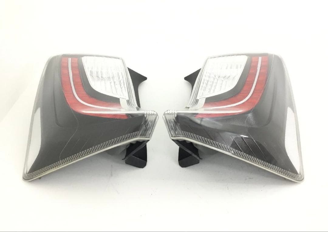 送料込み！ トヨタ 純正 30 プリウス G’s テールランプ ZVW30 後期