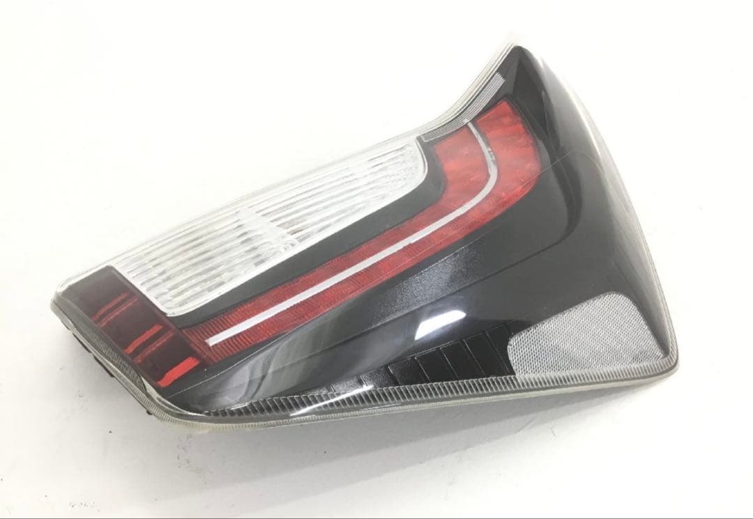 送料込み！ トヨタ 純正 30 プリウス G’s テールランプ ZVW30 後期