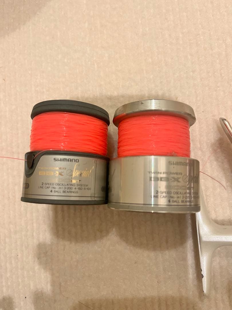 スピニングリール シルバー 軽量設計