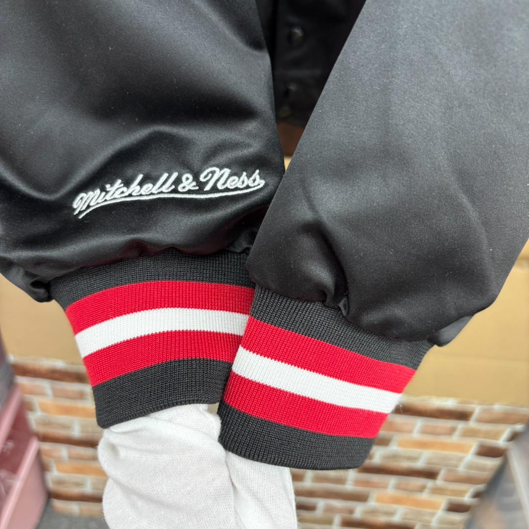 A3.Mitchell&Ness シカゴ・ブルズ サテンコーチジャケット 2XL