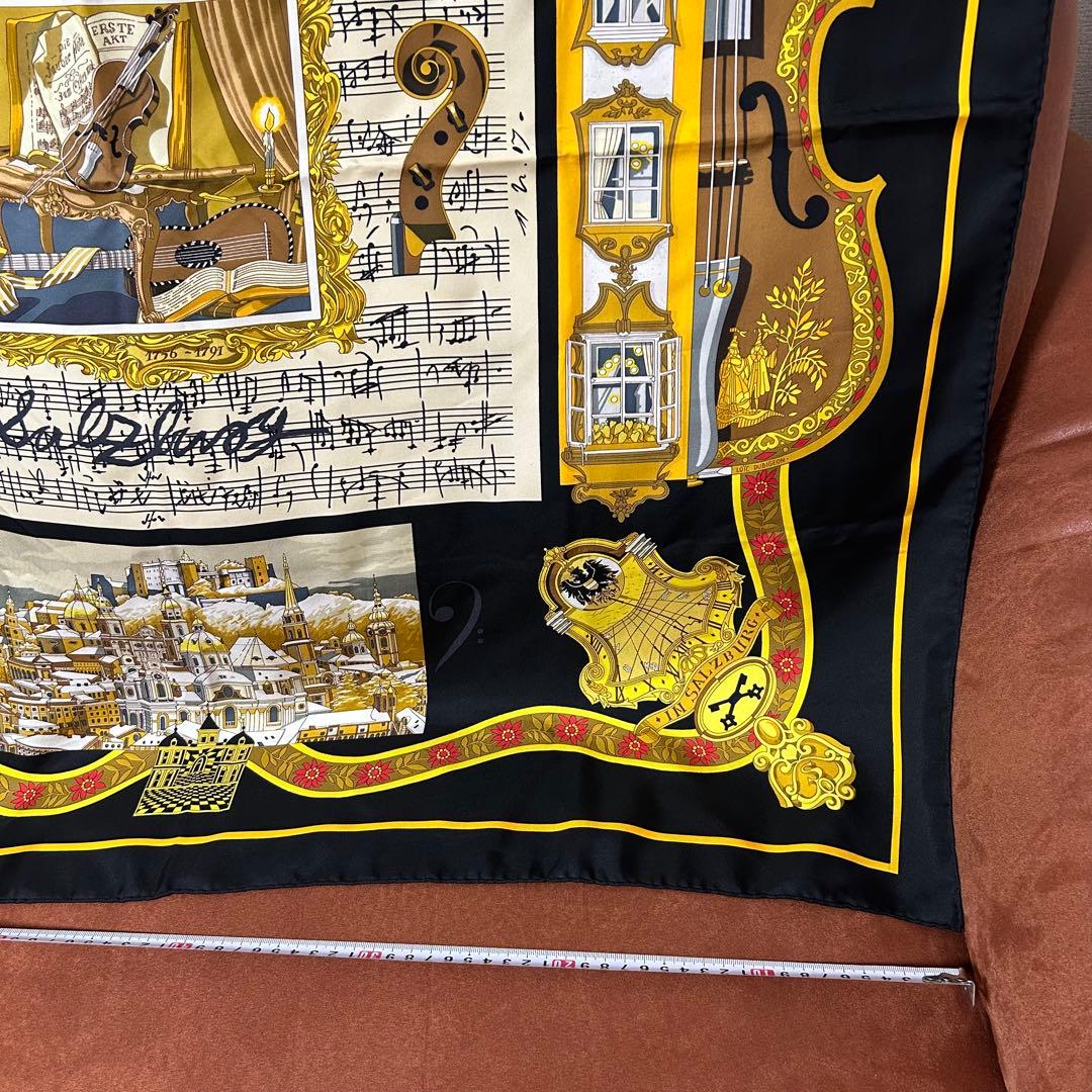HERMES スカーフ 黒 金 中古 保管品 美品