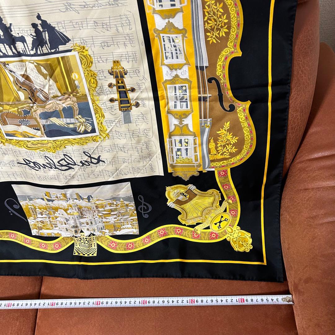 HERMES スカーフ 黒 金 中古 保管品 美品