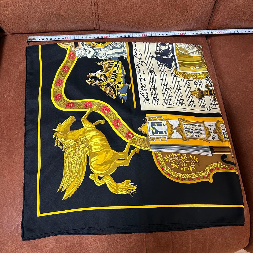 HERMES スカーフ 黒 金 中古 保管品 美品