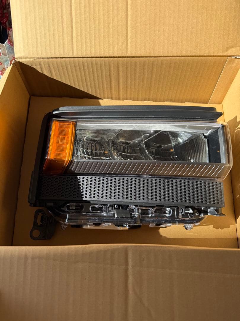 新品未使用　ランドクルーザー250 角目LEDヘッドライト