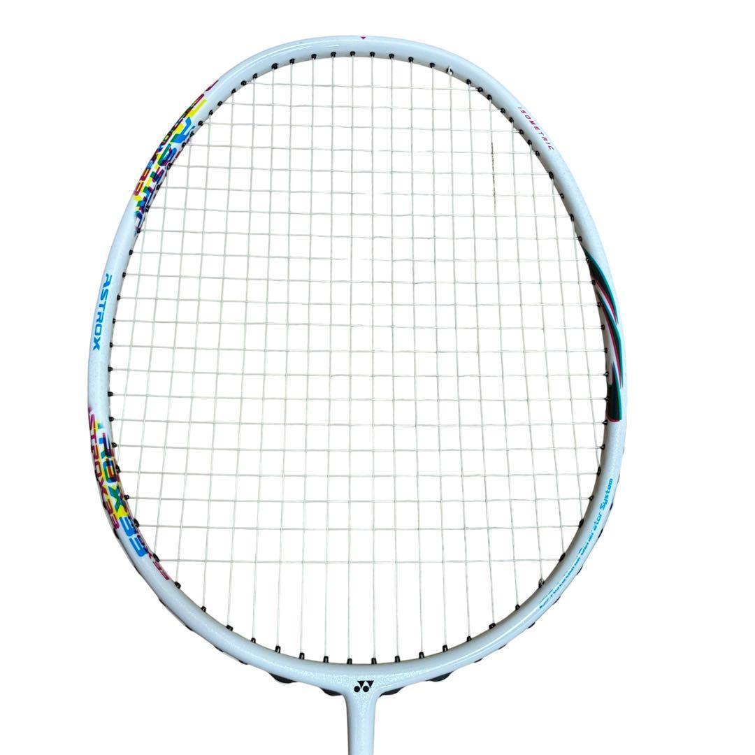 ⭐️3回使用のみ　美品　YONEX Astrox 33 バドミントンラケット