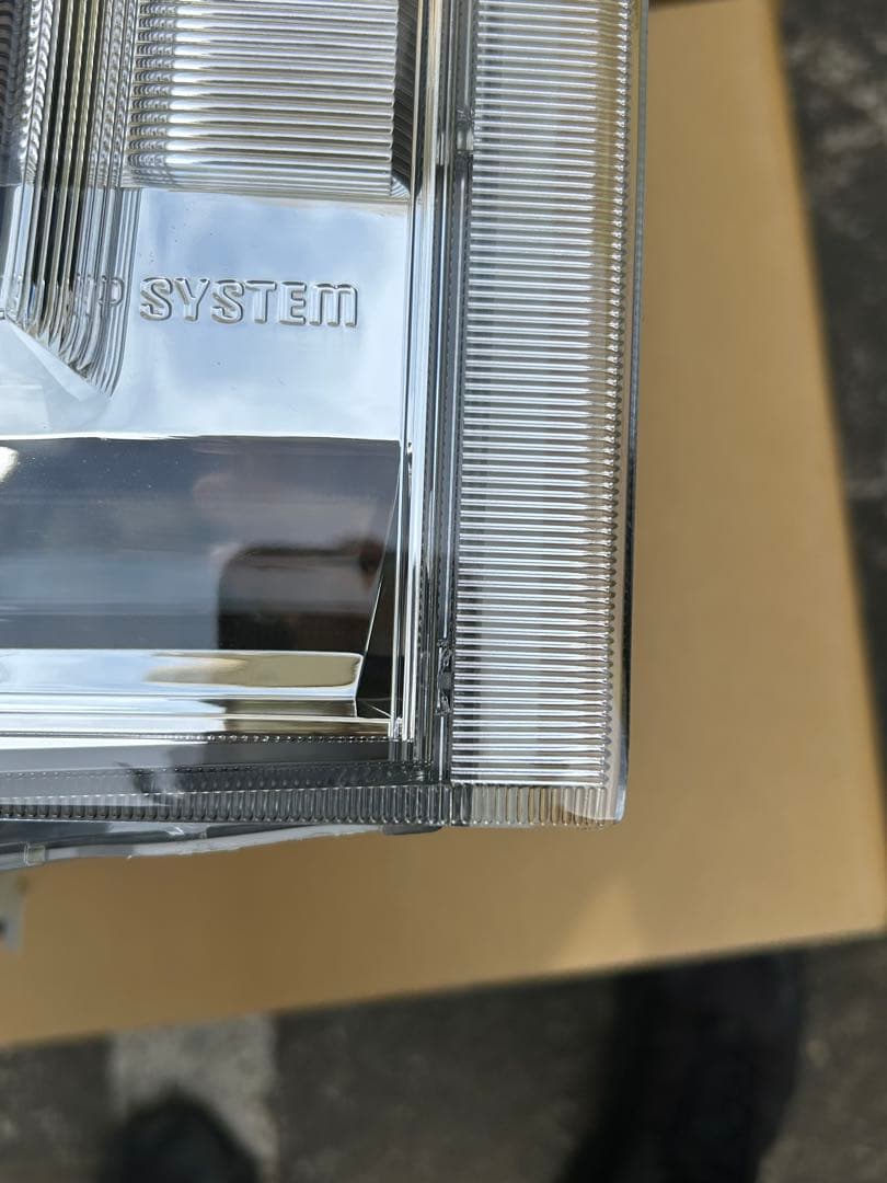 ハイエース　純正LEDヘッドライト　HIACE