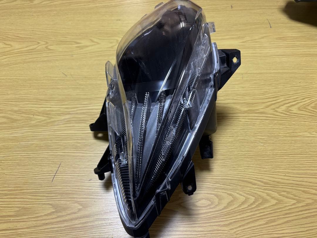 【中古　美品】　フォルツァ　 mf10 ヘッドライト　前期　右側