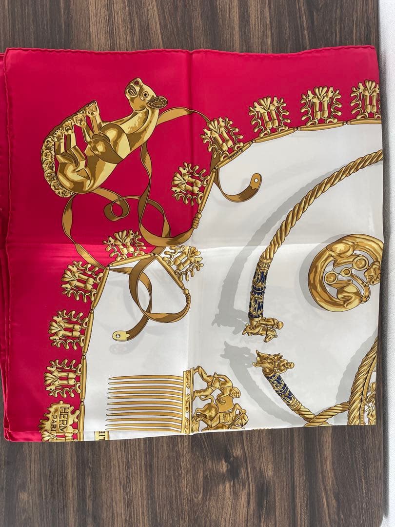 HERMES スカーフ　カレ90 黄金の騎士 RYBAL