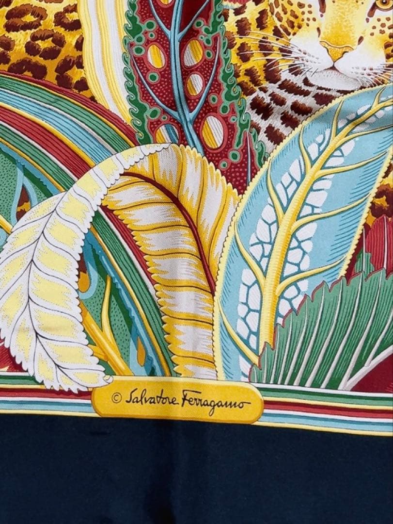 サルヴァトーレフェラガモ Ferragamo スカーフ　バンダナ　豹柄