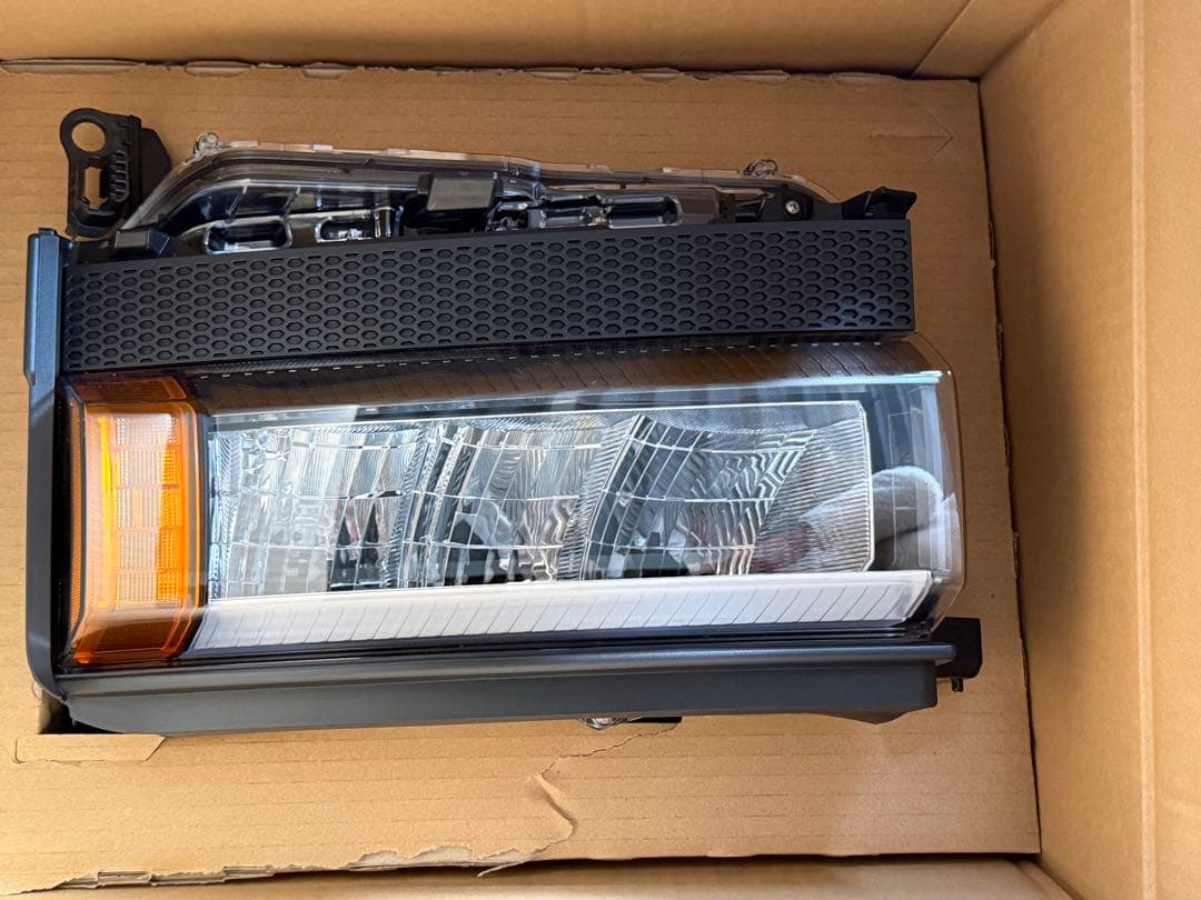 新品未使用 トヨタ ランドクルーザー250 VX 純正角目ヘッドライト