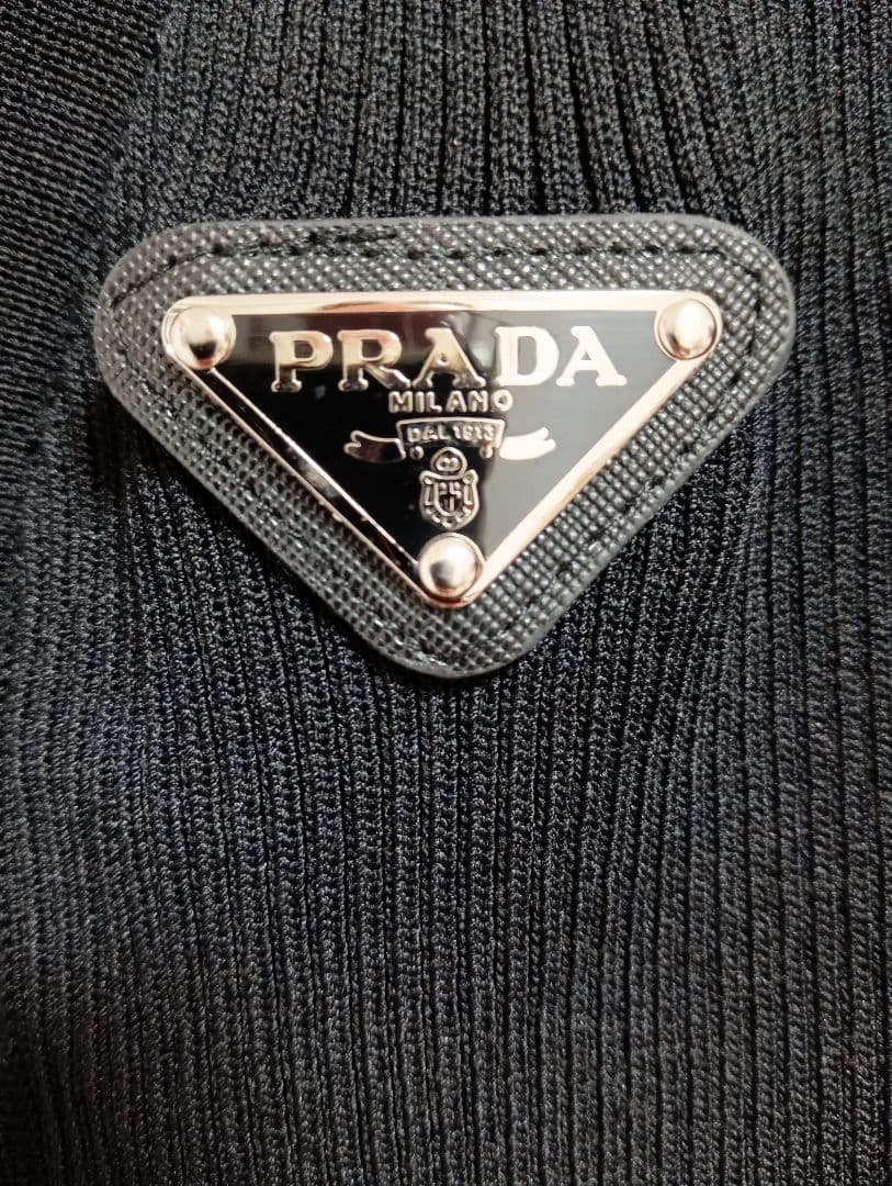 c*m様 PRADA ブラック ベスト ジップアップ ✳️タッグ無し✳️