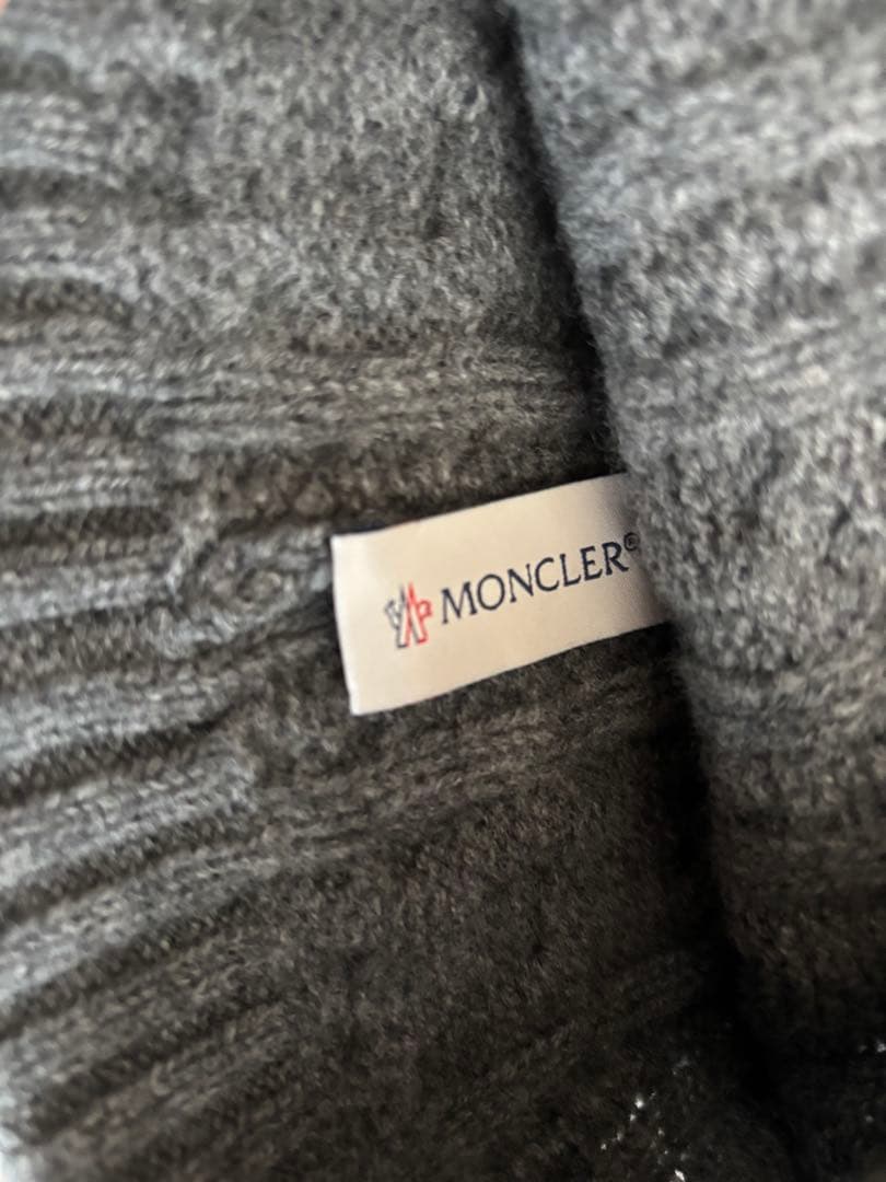 MONCLER ファーニット帽　グレー