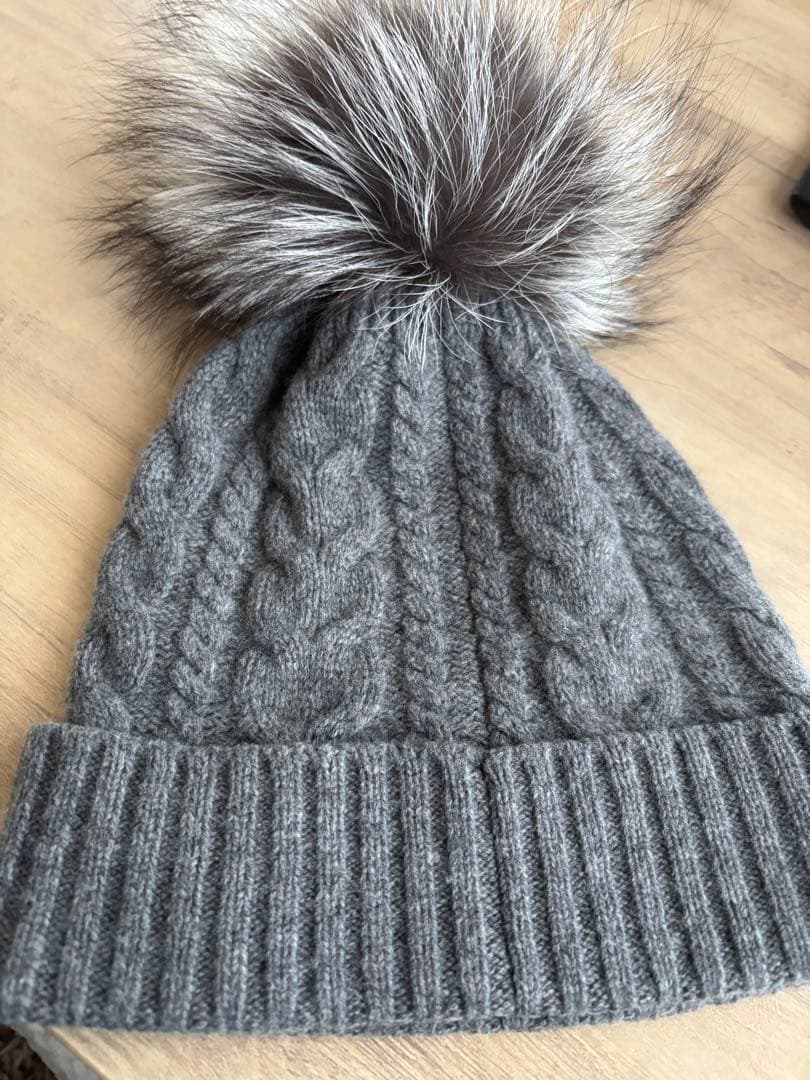 MONCLER ファーニット帽　グレー