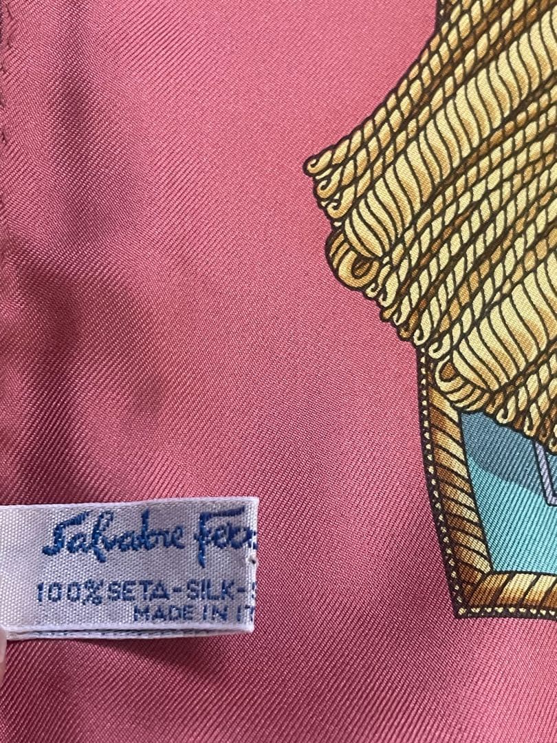 【新品未使用】Salvatore Ferragamo 大判スカーフ 絹100％