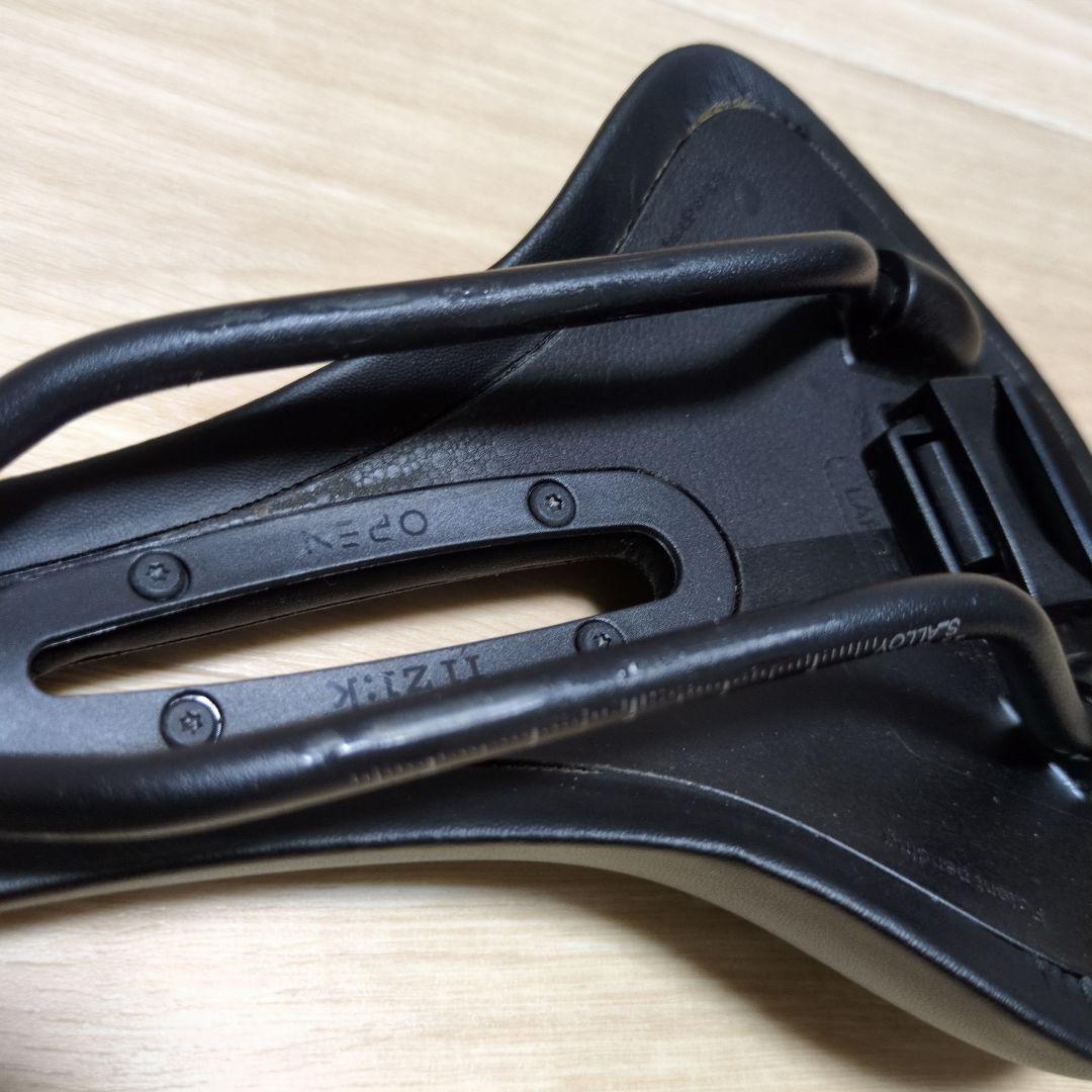 fi'zi:k Antares R5 OPEN サドル ブラック