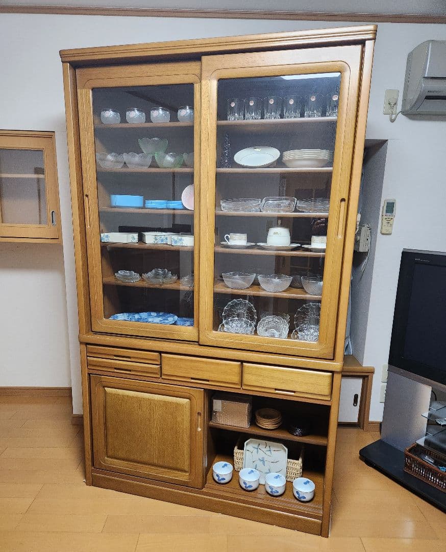怪獣パンダ　食器棚2分割【大】食器類、ガラス.陶器【未使用品70品】