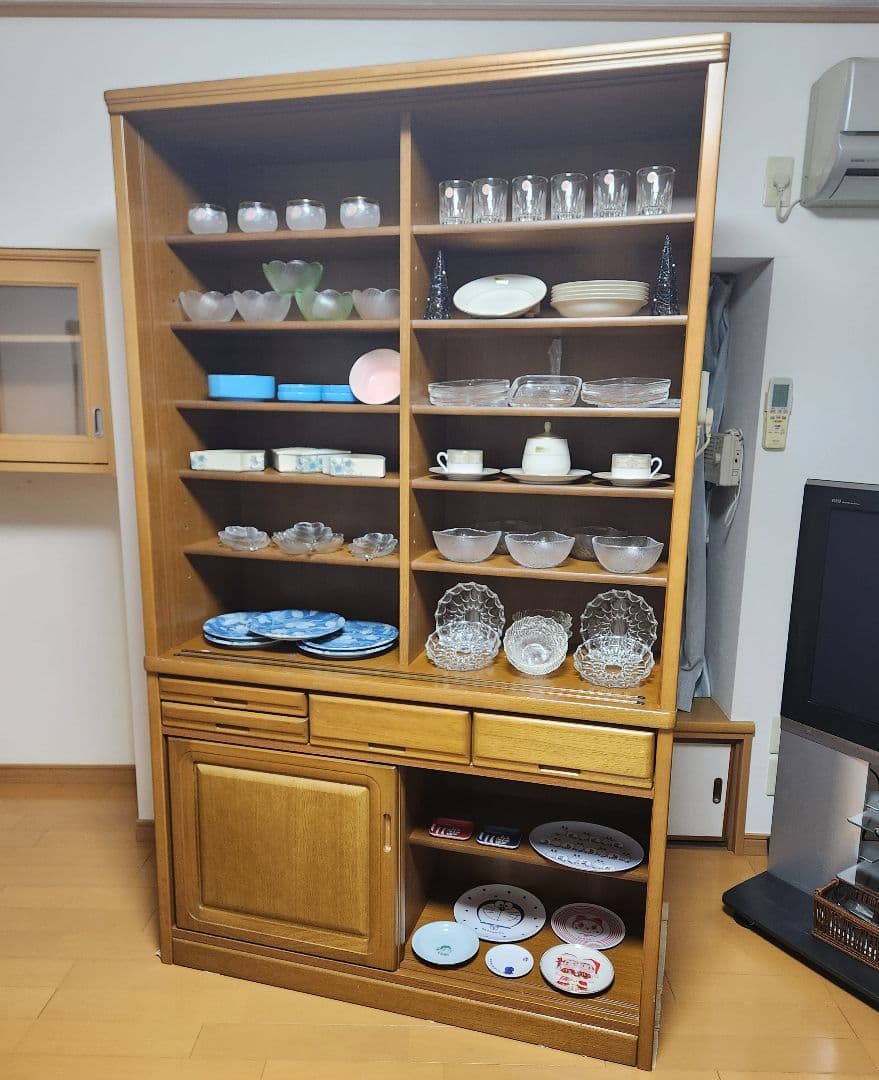 怪獣パンダ　食器棚2分割【大】食器類、ガラス.陶器【未使用品70品】