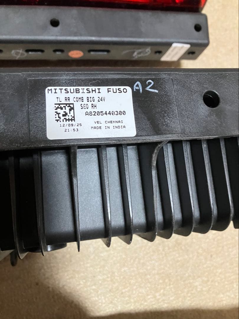 三菱ふそう FUSO 純正フルLED テールランプ　左右セット　シーケンシャル