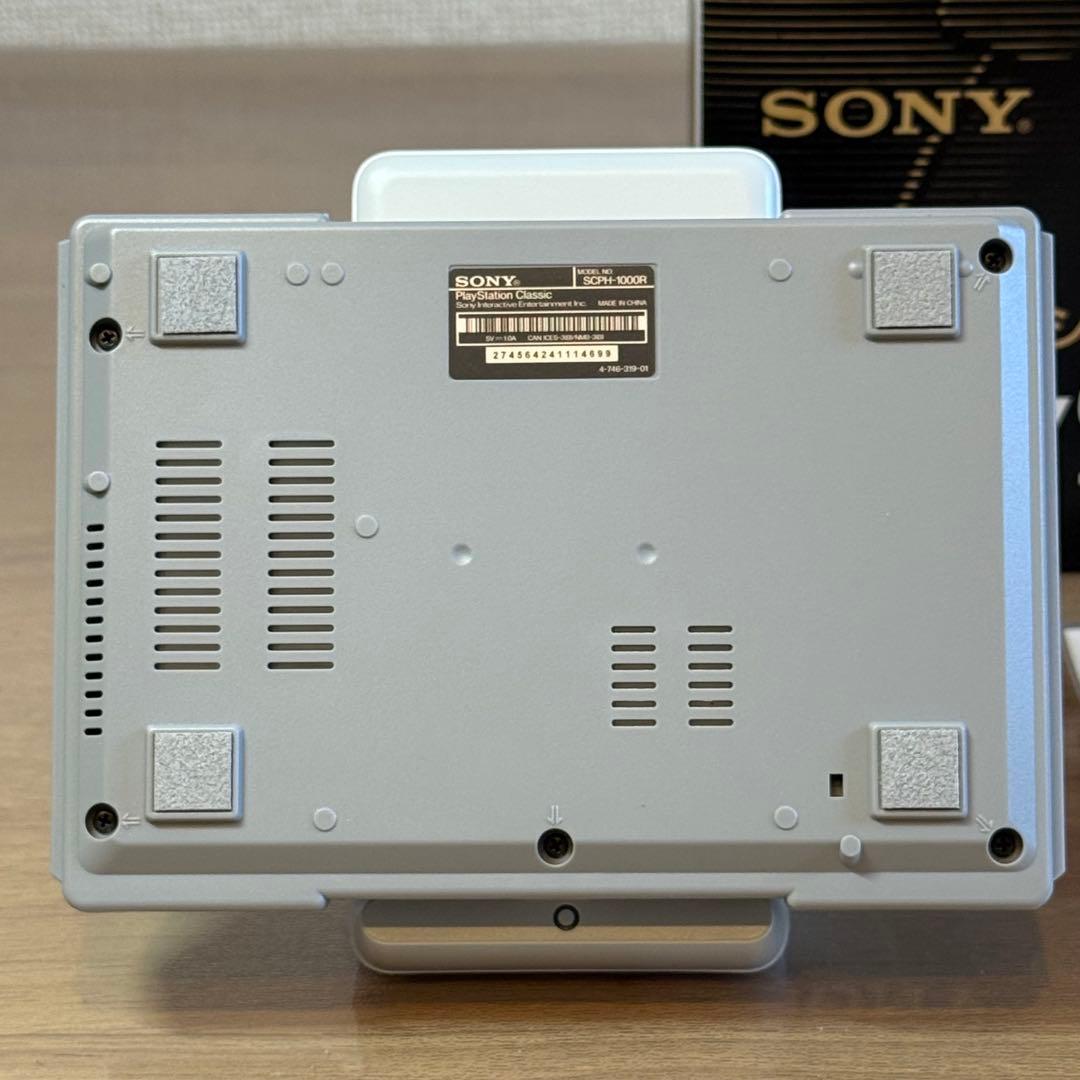 6-103【ほぼ未使用】プレイステーション クラシックミニ 箱付き