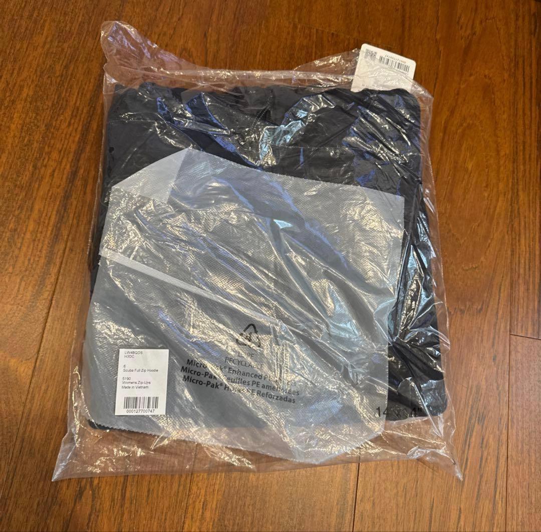 新品未使用　Lululemon ルルレモン　パーカー　裏起毛　レディース