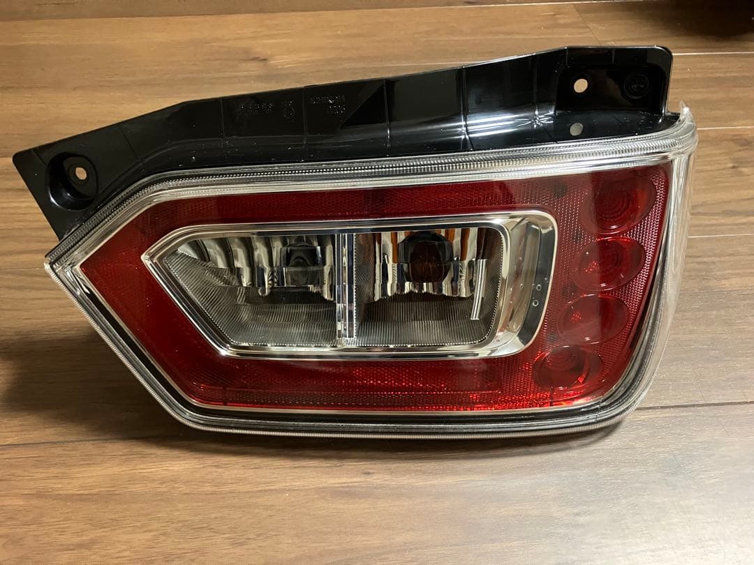 ワゴンR 右テールランプ　MH35S MH55S等