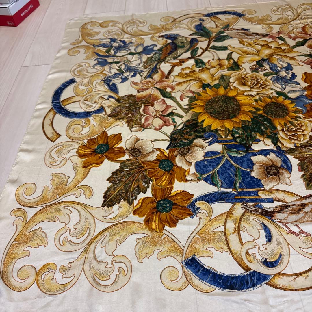 CHANEL 花柄 シルクスカーフ 90cm