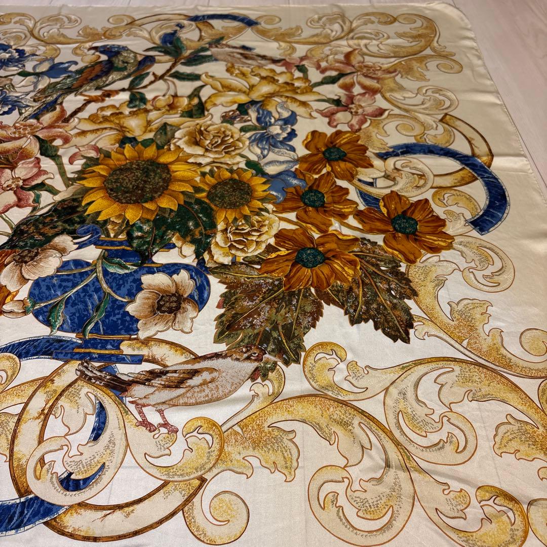 CHANEL 花柄 シルクスカーフ 90cm